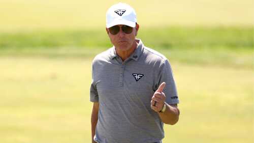mickelson_1920_LIV2023_THUMBSUP.jpg