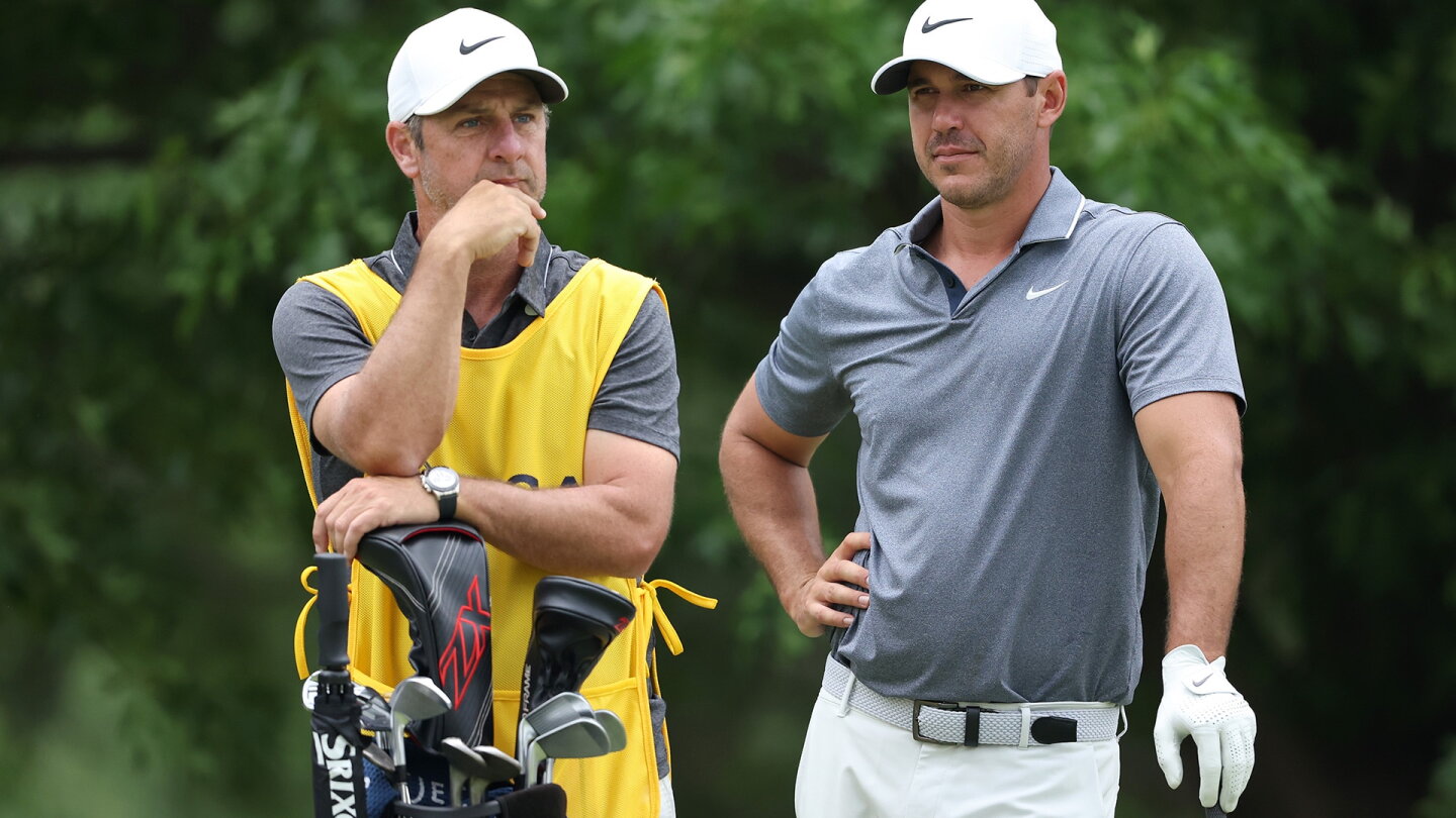 Koepka_1920_PGAChamp22_Clubs.jpg