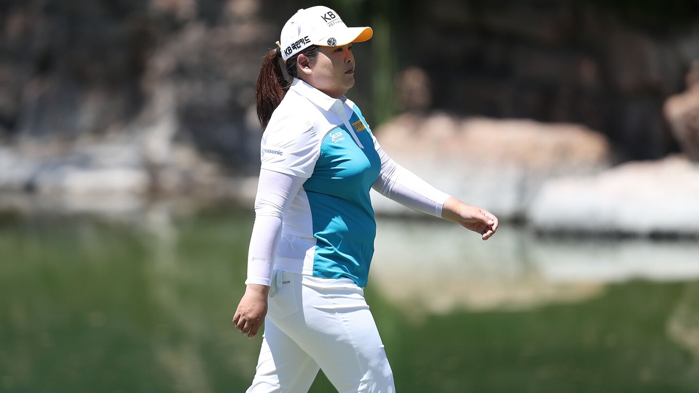 inbee_park_1920_matchplay21_d2_walking.jpg