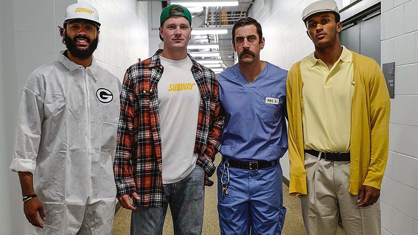 Rodgers, Packers QBs dress as 'Happy Gilmore' - Golf Channel Rodgers, Packers QBs dress as 'Happy Gilmore' - Golf Channel