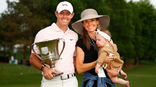 mcilroy_1920_wellsfargo21_d4_trophy_wfie_daughter.jpg