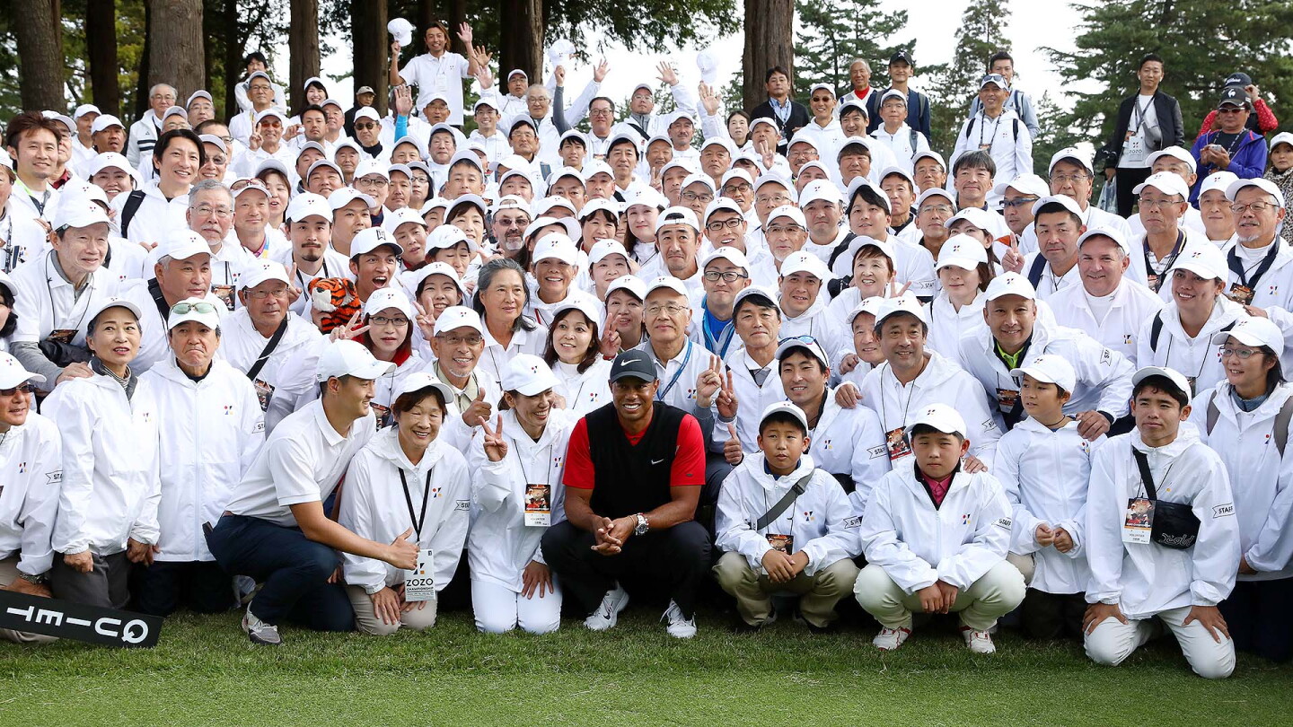 woods_1920_zozo19_withfans.jpg