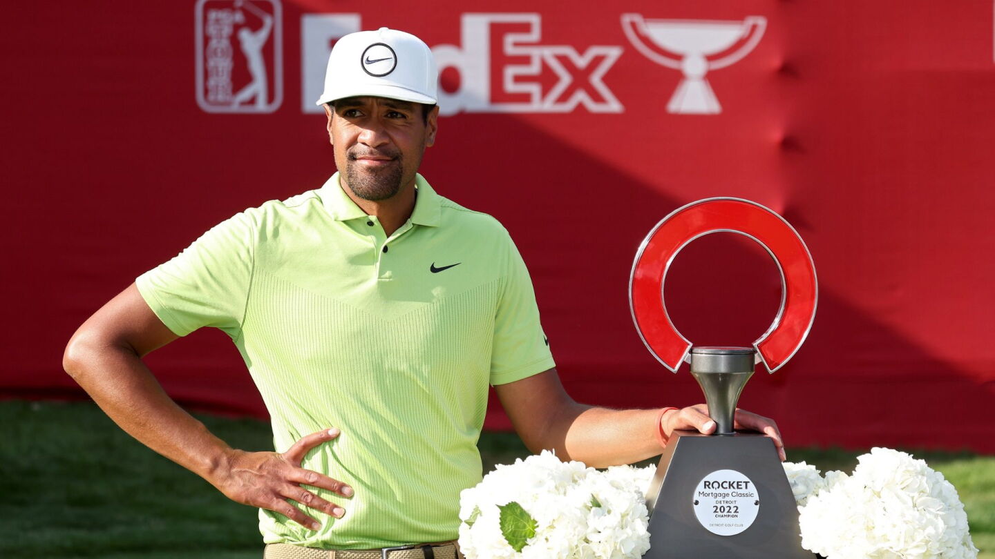 finau_1920_rmc22_d4_Trophy (1).jpg