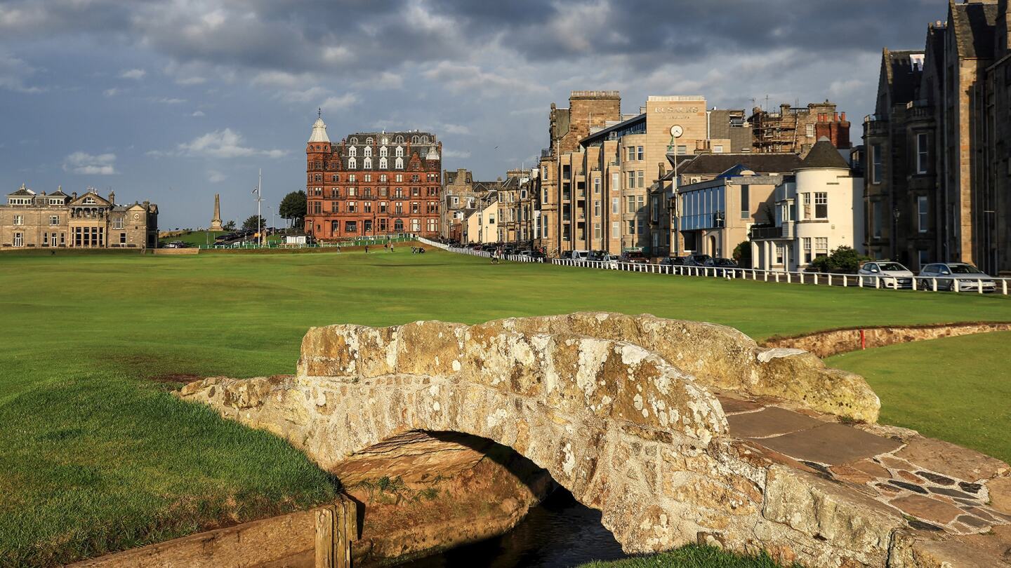 old_course_18_swilcan_st_andrews-1920.jpg