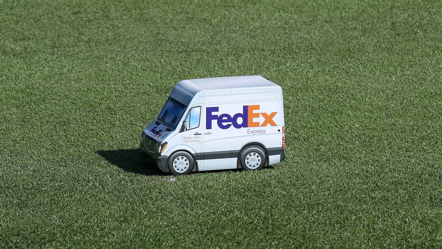 fedex_truck_1920.jpg