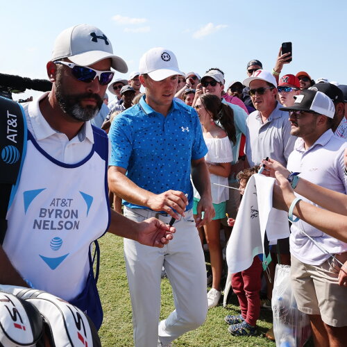 spieth_1920_nelson22_d3_fans.jpg